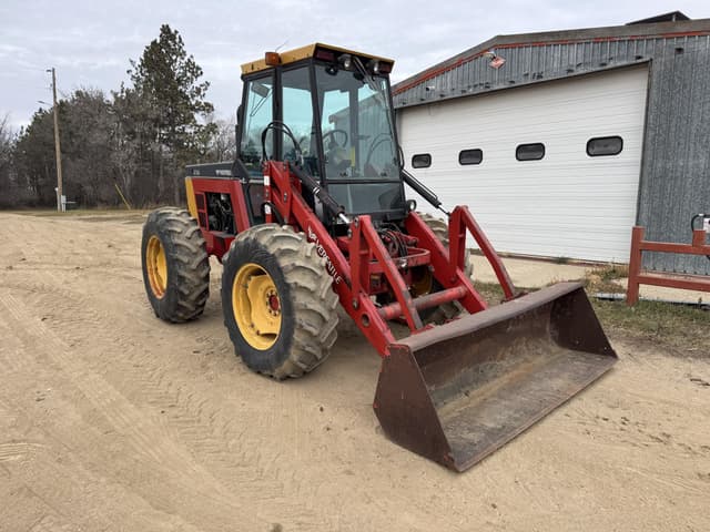 Image of Versatile 276 equipment image 1