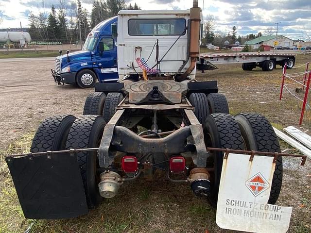 Image of White GMC Undetermined equipment image 2
