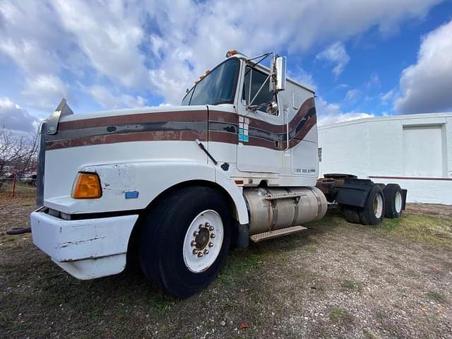 Image of White GMC Undetermined equipment image 1