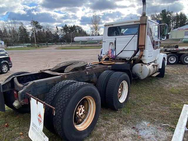 Image of White GMC Undetermined equipment image 3