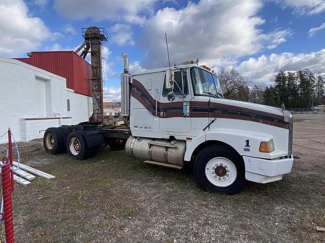 Image of White GMC Undetermined equipment image 4