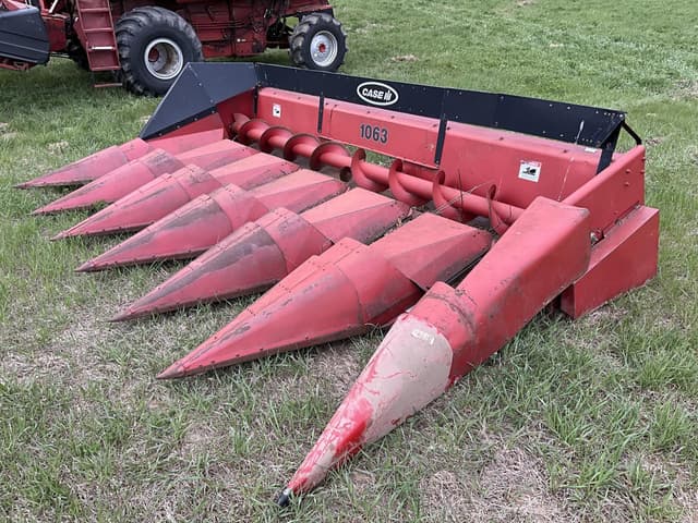 Image of Case IH 1063 equipment image 2