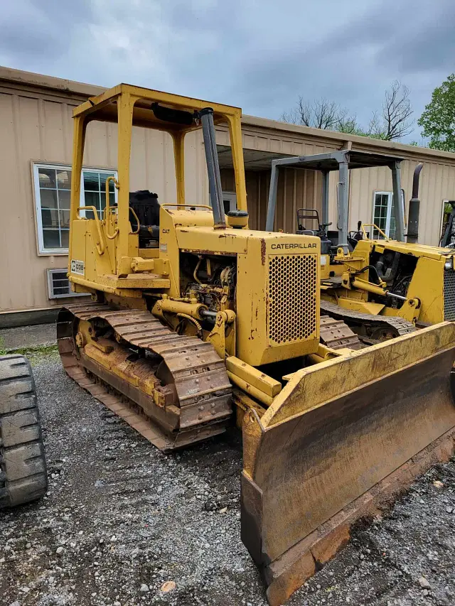 Image of Caterpillar D3B equipment image 1