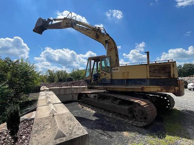 Image of Caterpillar 235 equipment image 3