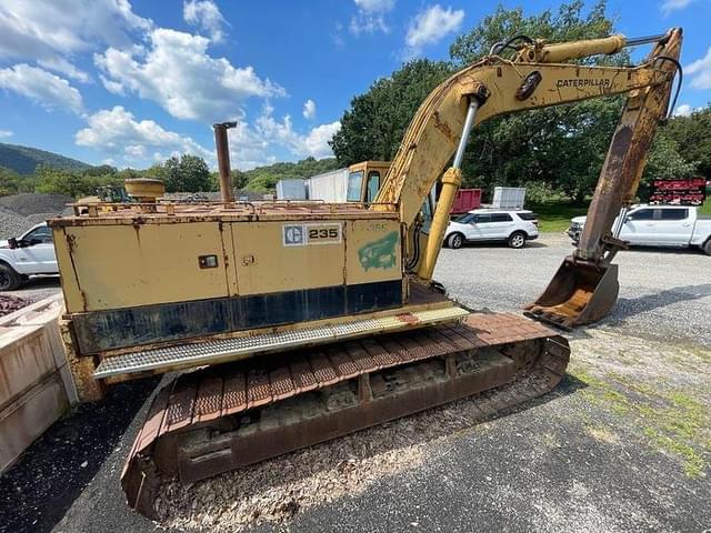 Image of Caterpillar 235 equipment image 2
