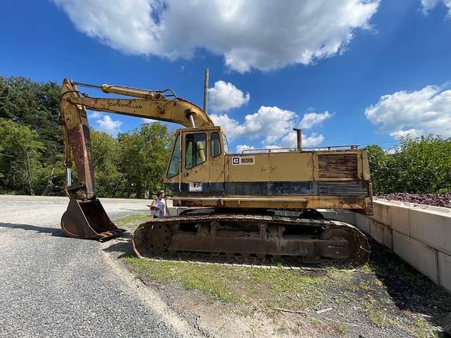 Image of Caterpillar 235 equipment image 1