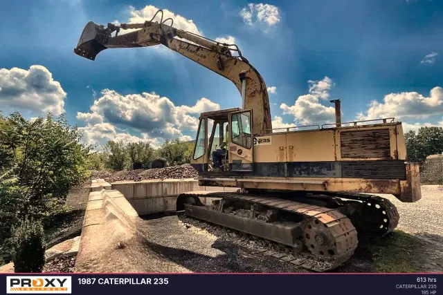Image of Caterpillar 235 equipment image 3