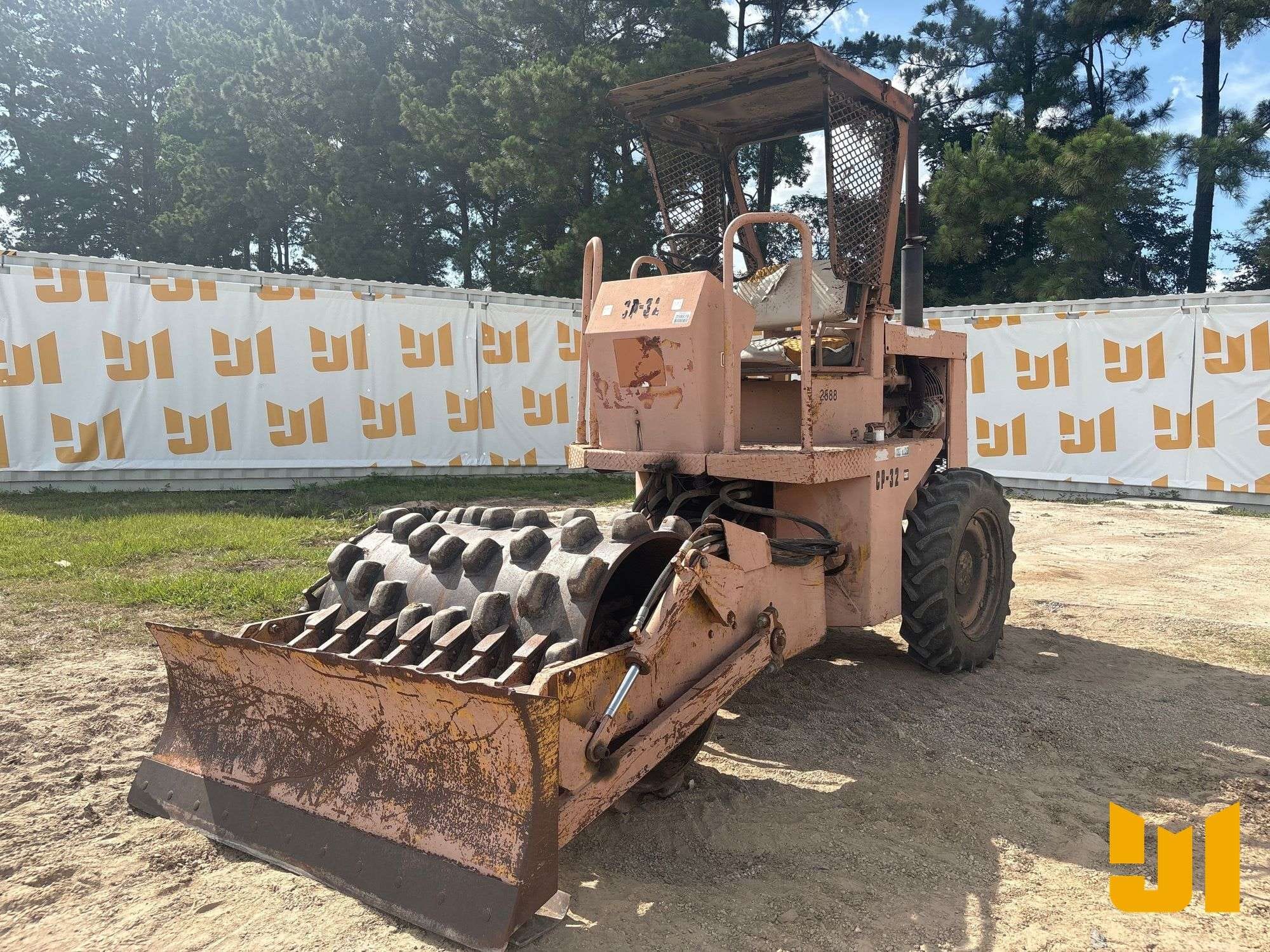 1987 Caterpillar CP323 Equipment Image0
