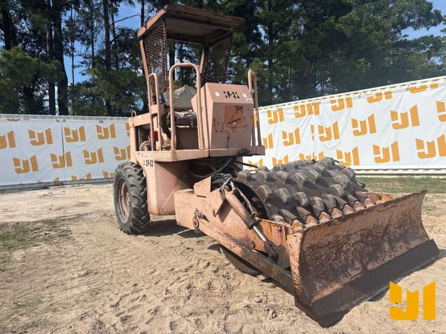 Image of Caterpillar CP323 equipment image 2