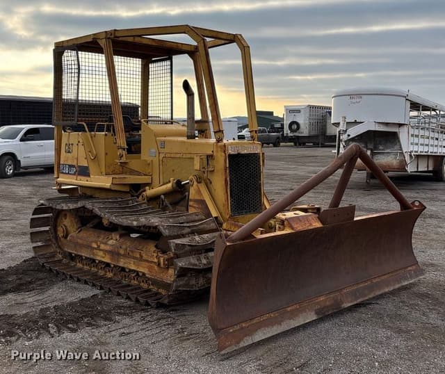 Image of Caterpillar D3B equipment image 2