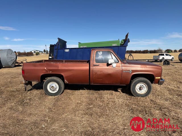 Image of Chevrolet C-20 equipment image 4