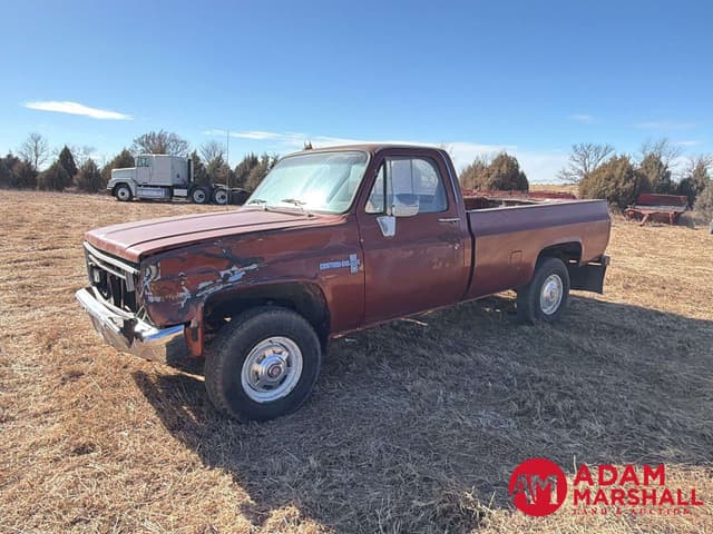 Image of Chevrolet C-20 equipment image 2