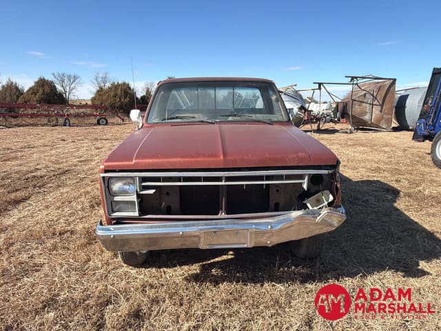 Image of Chevrolet C-20 equipment image 3