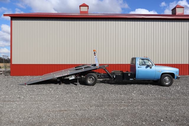 Image of Chevrolet C30 equipment image 1