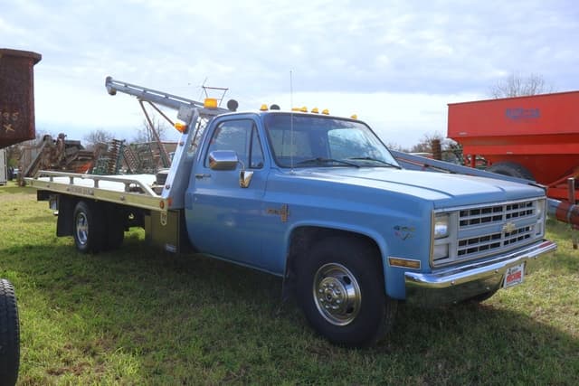 Image of Chevrolet C30 equipment image 4