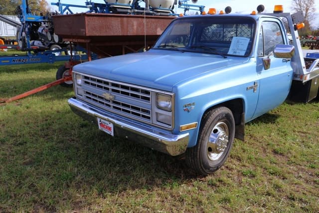 Image of Chevrolet C30 equipment image 3