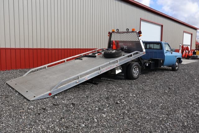 Image of Chevrolet C30 equipment image 2