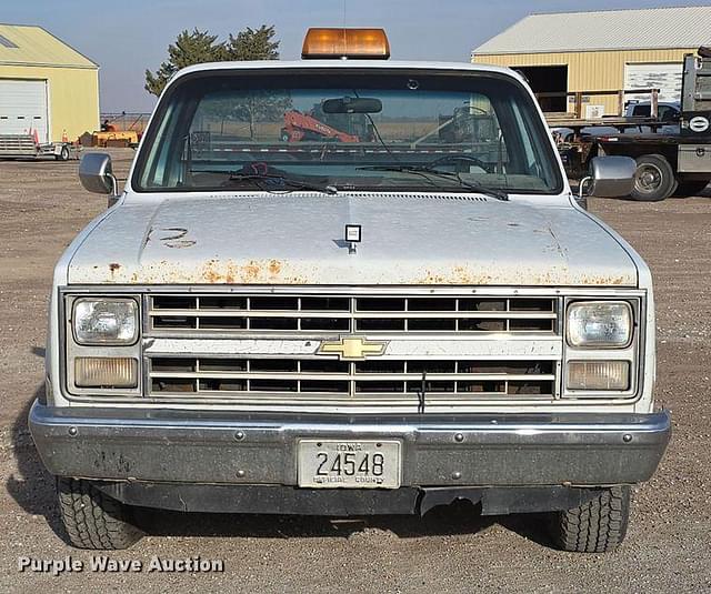 Image of Chevrolet Custom Deluxe 10 equipment image 1