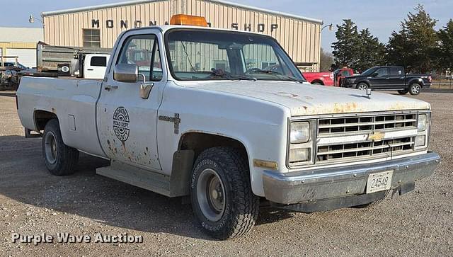 Image of Chevrolet Custom Deluxe 10 equipment image 2