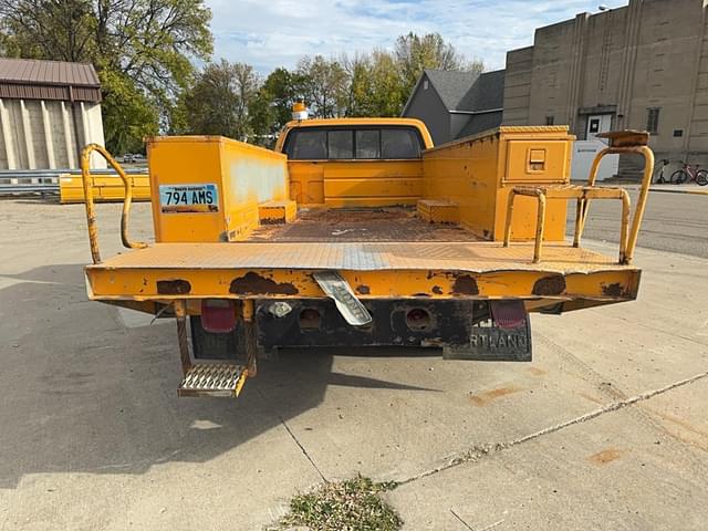 Image of Chevrolet C30 equipment image 3