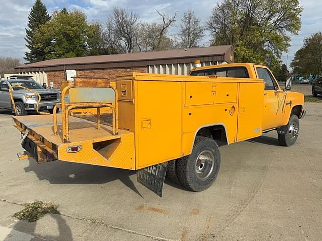 Image of Chevrolet C30 equipment image 4