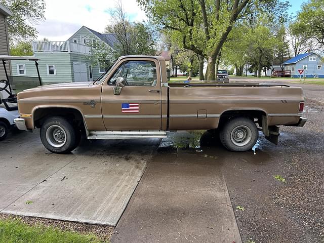 Image of Chevrolet K10 equipment image 3