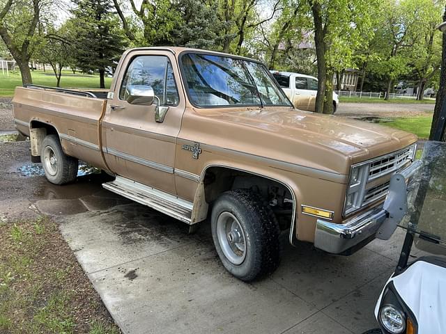 Image of Chevrolet K10 equipment image 2