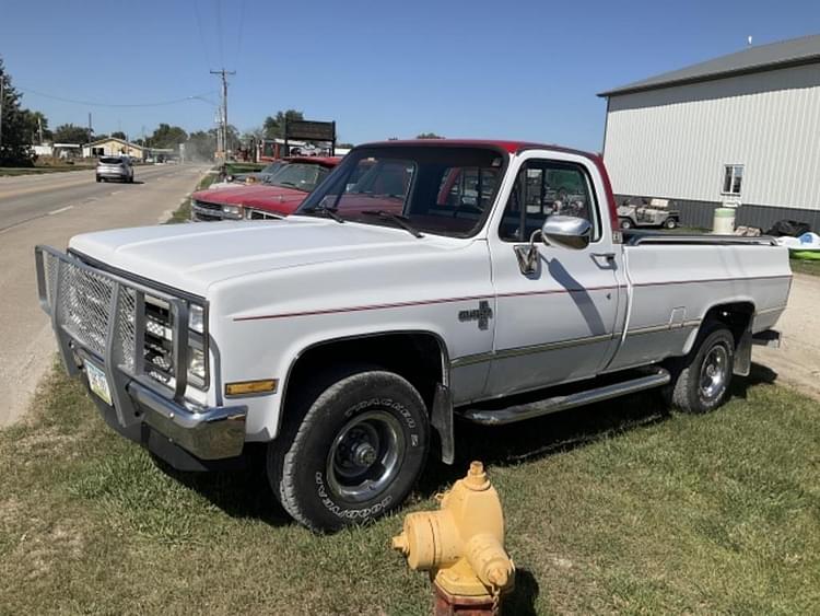 Main image Chevrolet Silverado 10 0