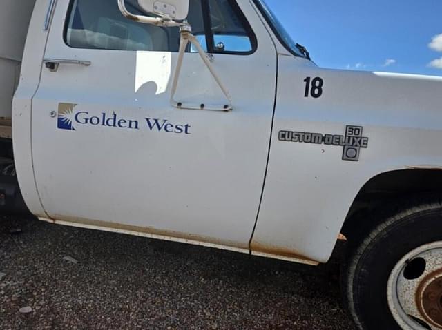 Image of Chevrolet C30 equipment image 4
