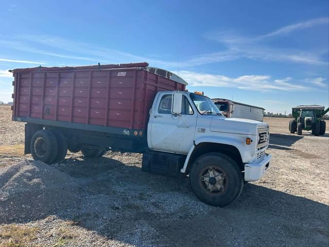 Image of Chevrolet C70 equipment image 1