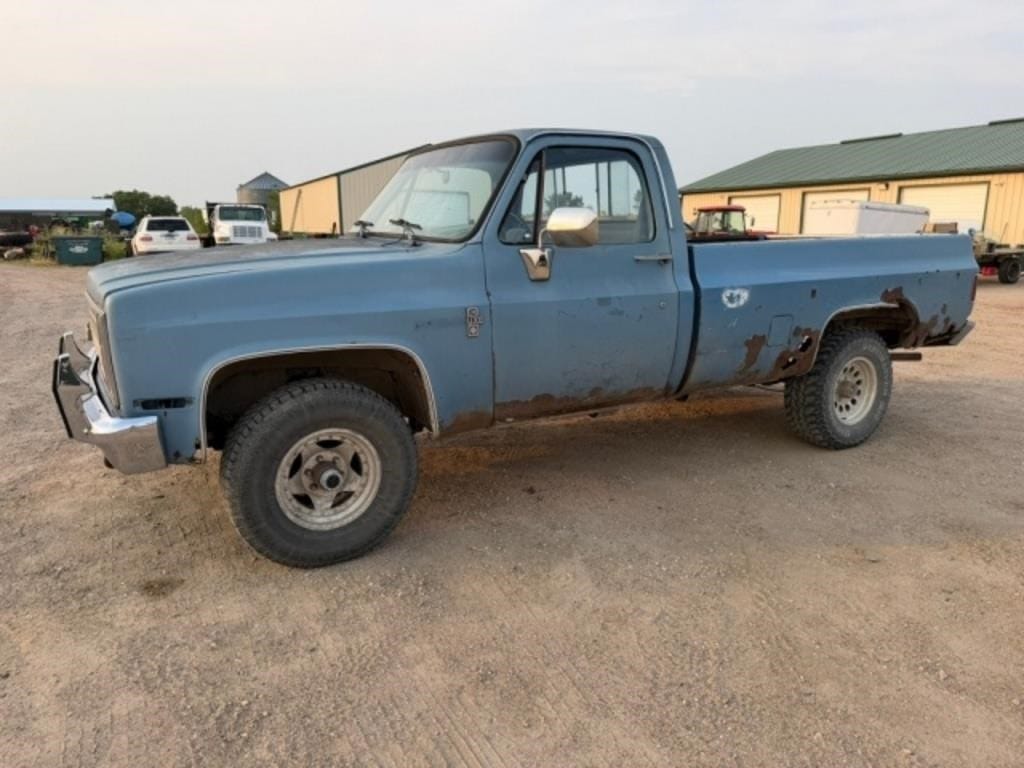 Chevrolet Custom Deluxe 10 Equipment Image0