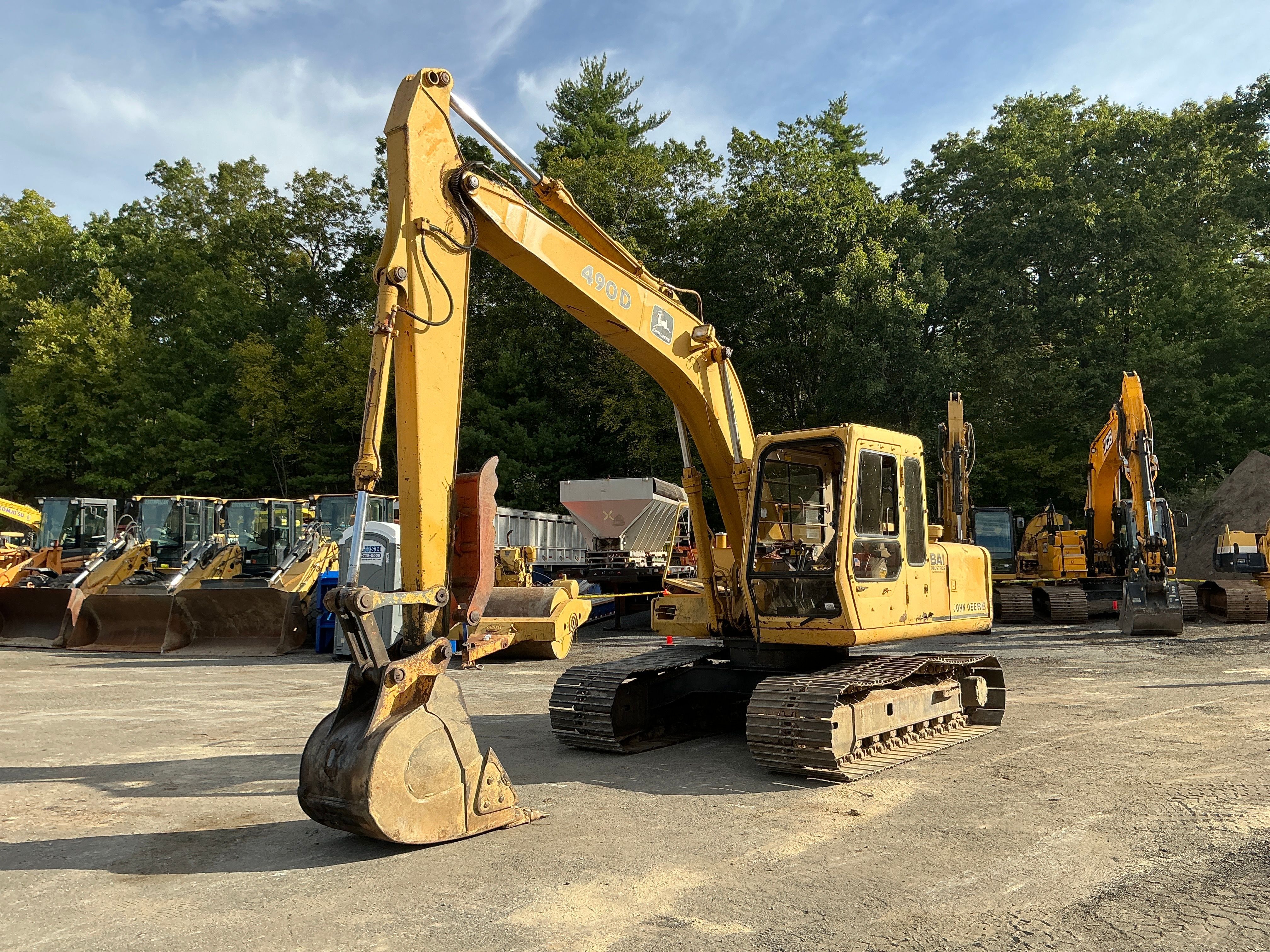 1987 John Deere 490D Equipment Image0