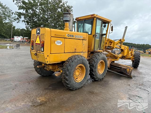 Image of John Deere 770B equipment image 2