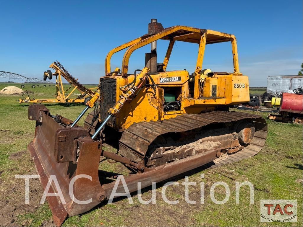 SOLD - 1987 John Deere 850B Lot No. 655 Construction with 7,769 Hrs ...
