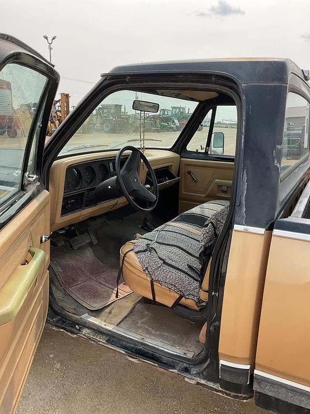 Image of Dodge Ram 1500 equipment image 2
