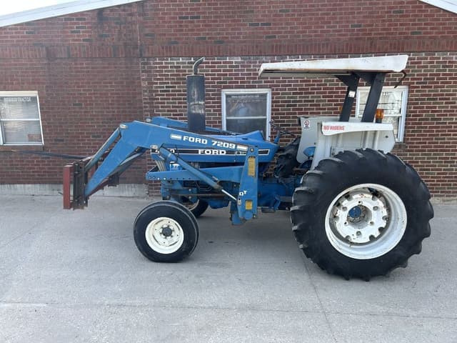 Image of Ford 4610 equipment image 4