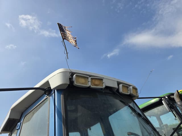 Image of Ford 7710 equipment image 4