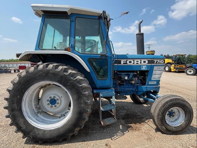 Image of Ford 7710 equipment image 4
