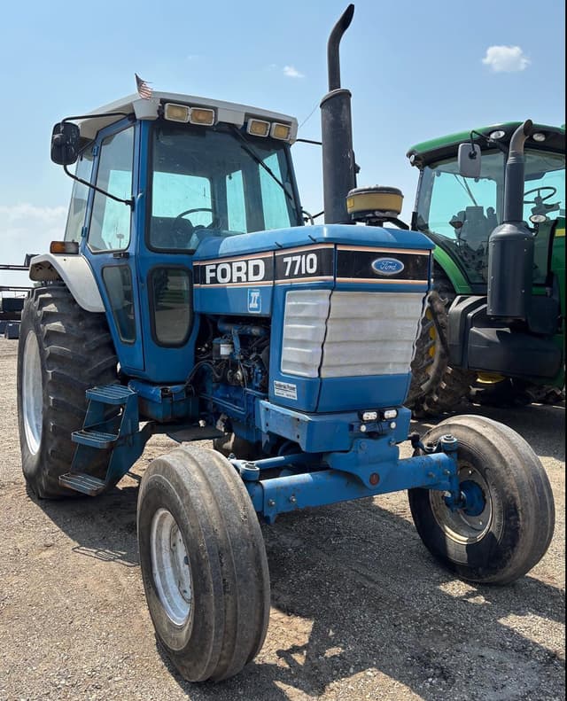 Image of Ford 7710 equipment image 3