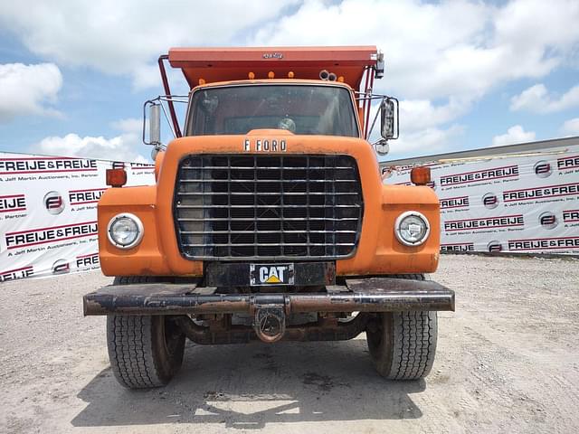 Image of Ford F-8000 equipment image 1