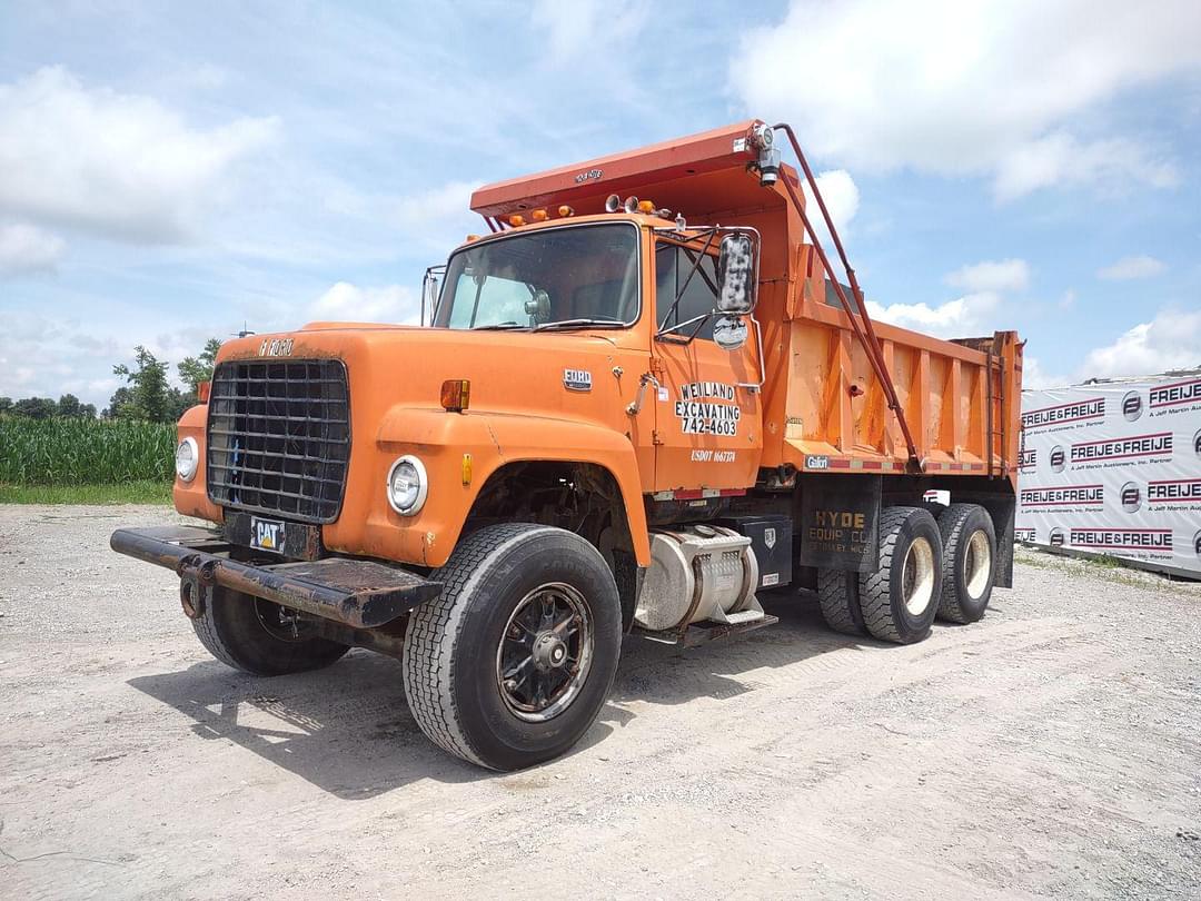 Image of Ford F-8000 Primary image