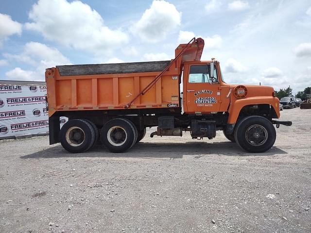 Image of Ford F-8000 equipment image 3