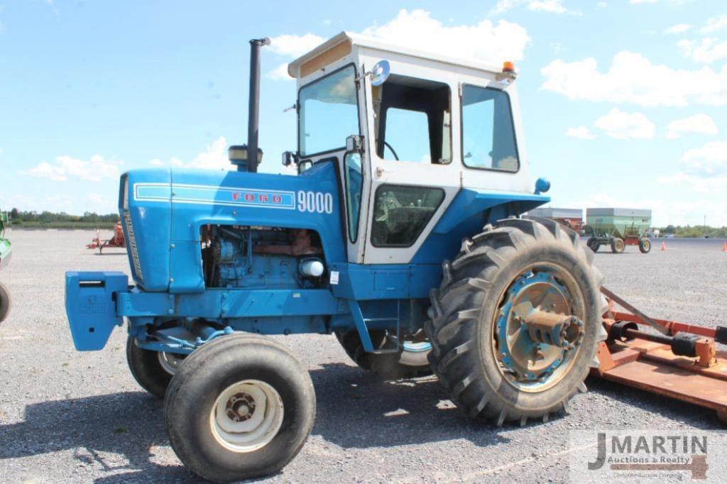 Image of Ford 9000 Primary image