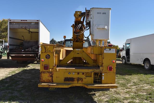 Image of Ford F-700 equipment image 3