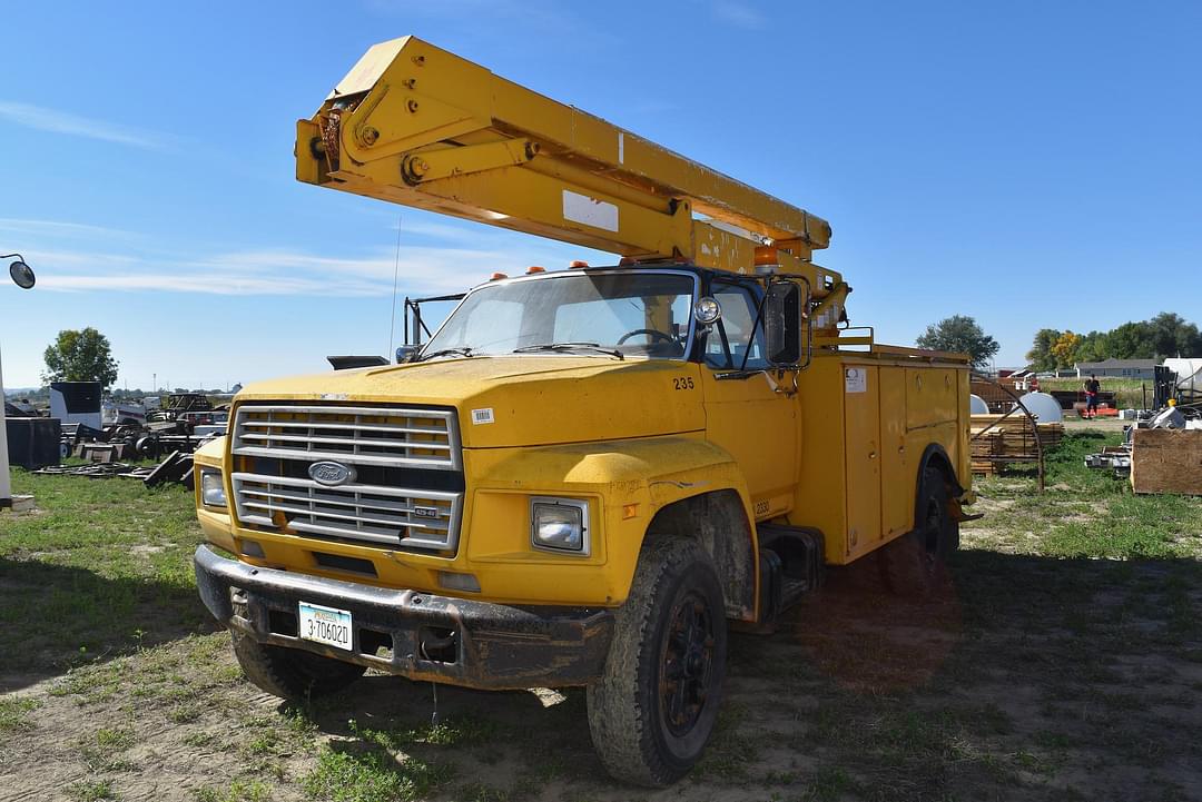 Image of Ford F-700 Primary image