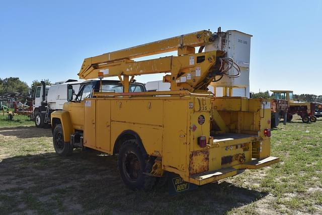 Image of Ford F-700 equipment image 2