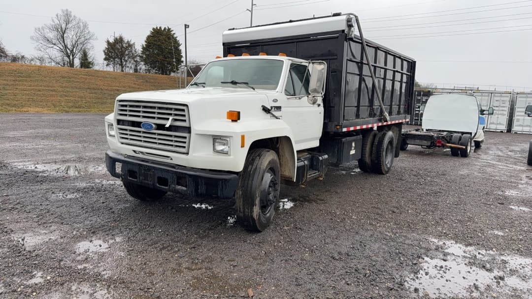 Image of Ford F-700 Primary image