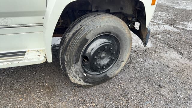 Image of Ford F-700 equipment image 3