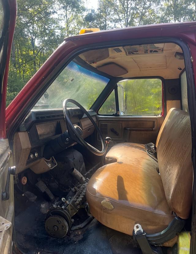 Image of Ford F-650 equipment image 4