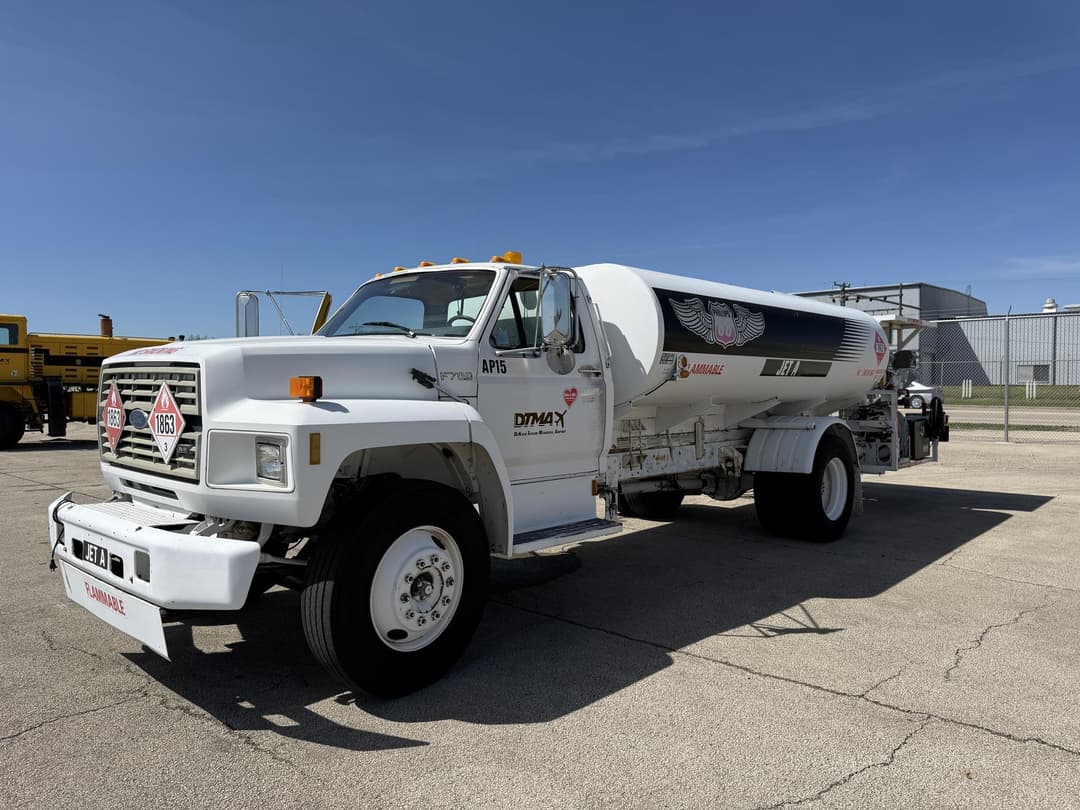 Image of Ford F-700 Primary image